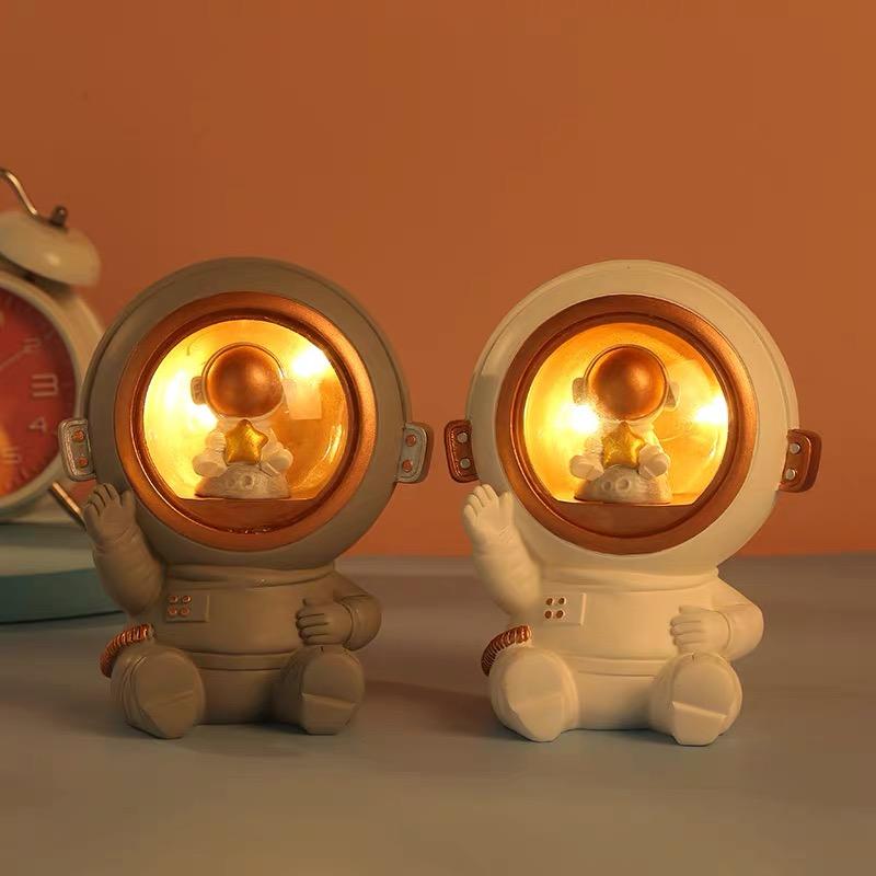 Astronaut Table Lamp - Tinyminymo