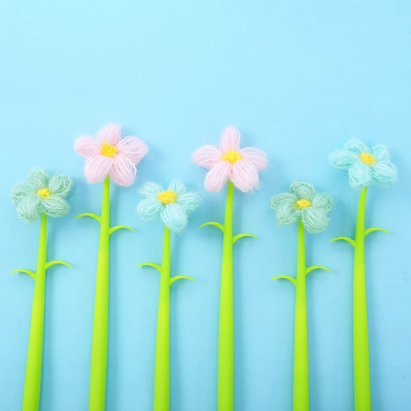 Knitted Flower Pen