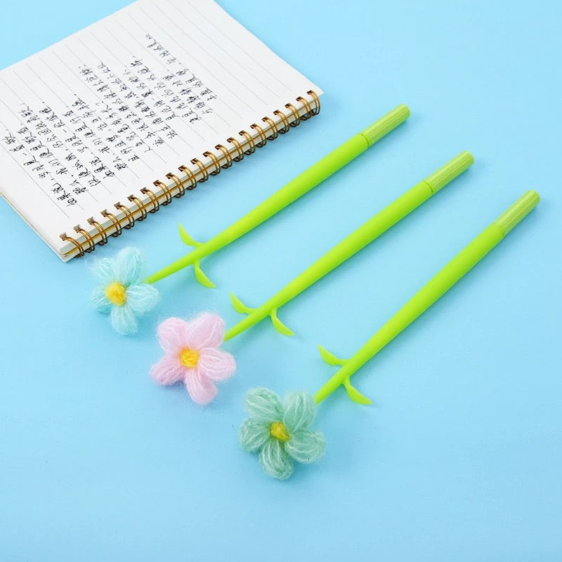 Knitted Flower Pen