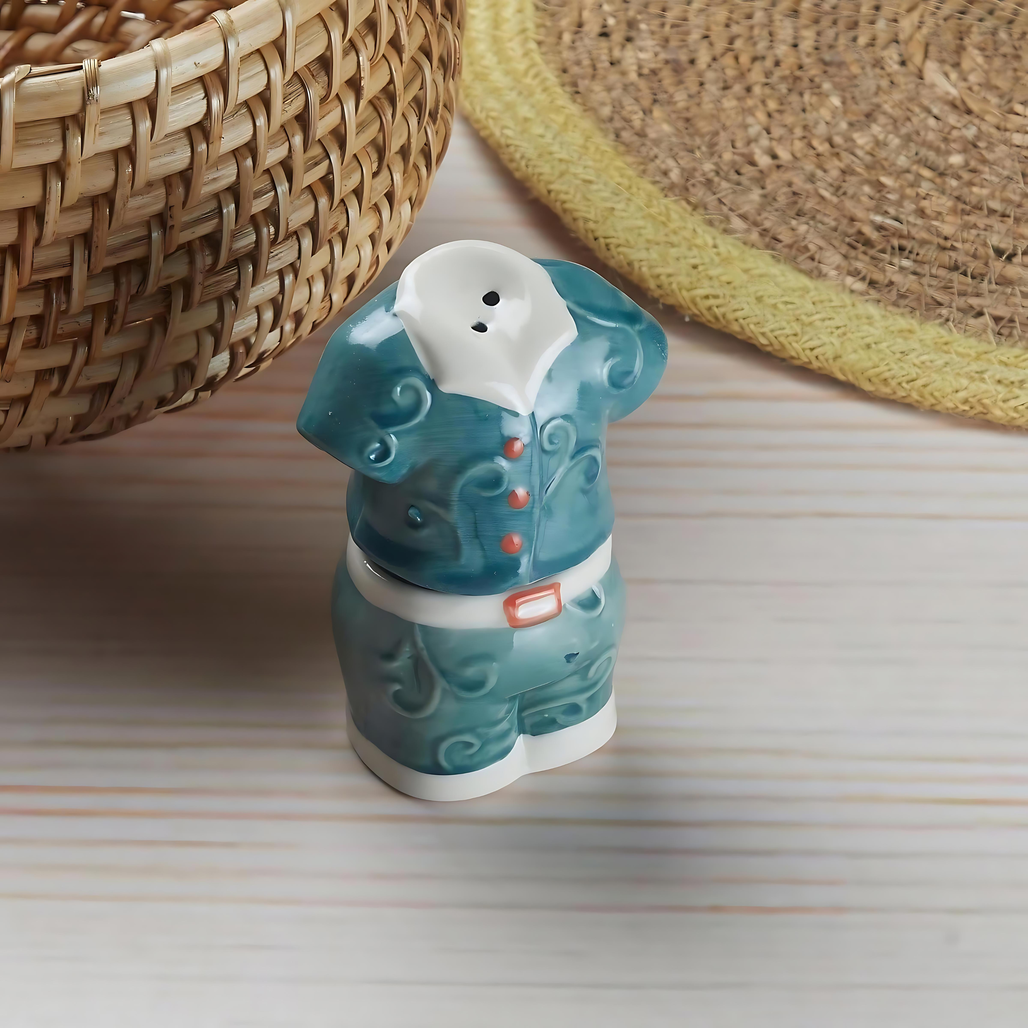 Outfit Salt and Pepper Shaker