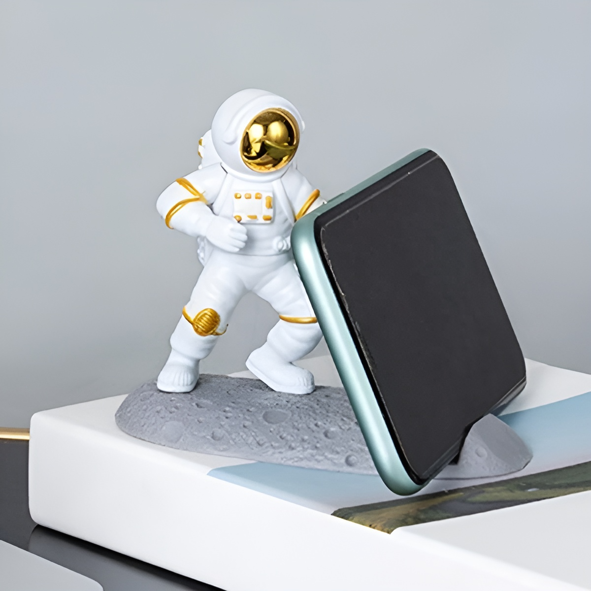 Astronaut Mobile Holder